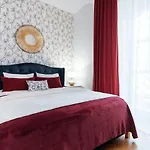 Apartamento Tomasza 20 *