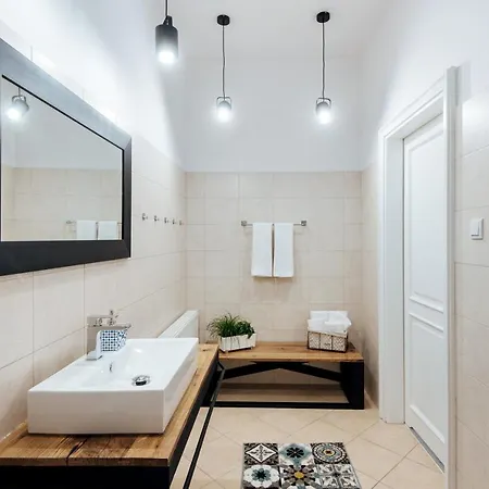 Tomasza 20 アパート